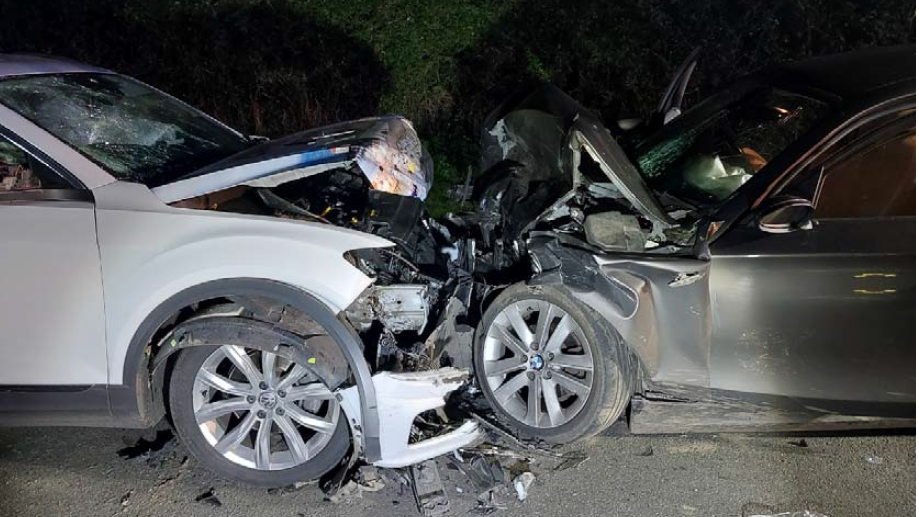 two cars smashed into each other in the front. both cars are totally destroyed 