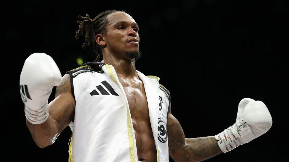Anthony Yarde poses in the ring with white gloves