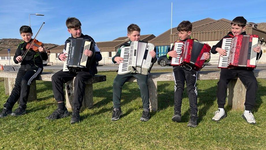 Còmhlan bho Fhèis Bharraigh