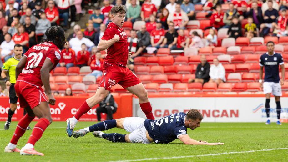 Kevin Nisbet scores for Dundee against Aberdeen