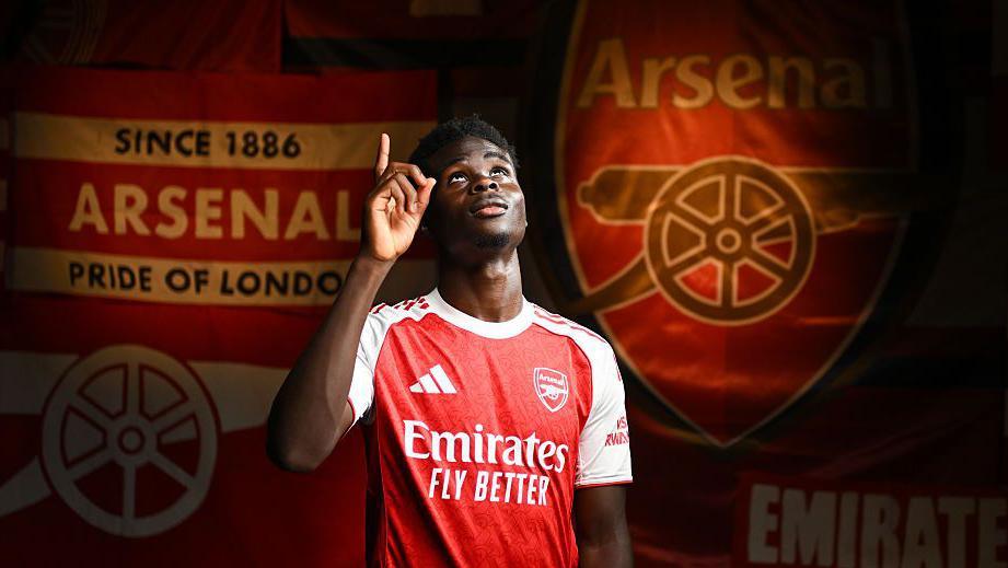A graphic of Bukayo Saka in an Arsenal shirt