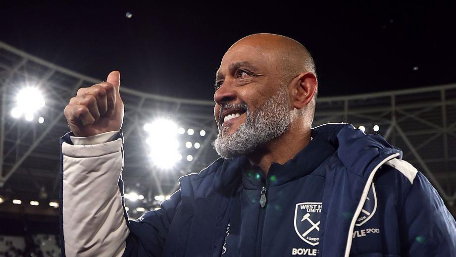 Nuno Espirito Sants gives the thumbs up to fans