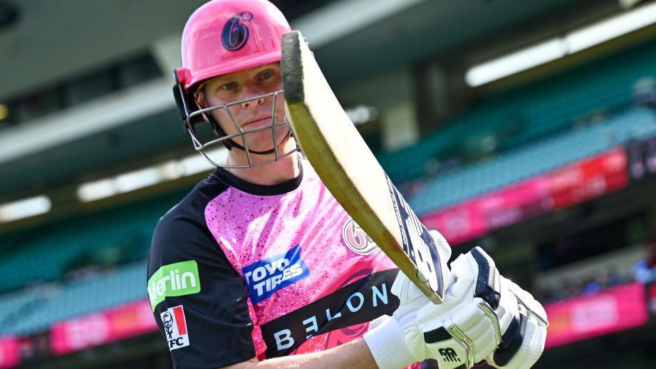 Steve Smith prepares to bat for Sydney Sixers