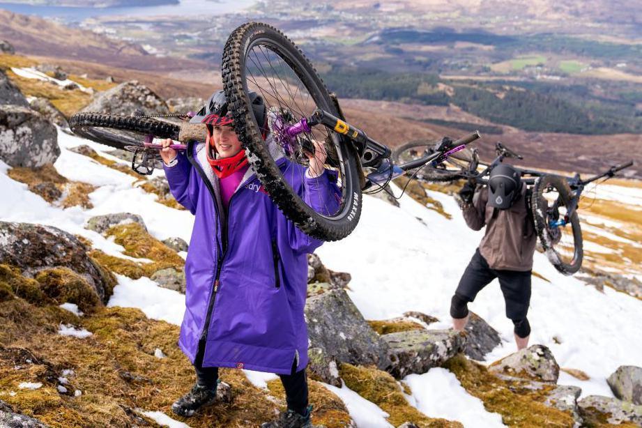 MacAvalanche mountain bikers