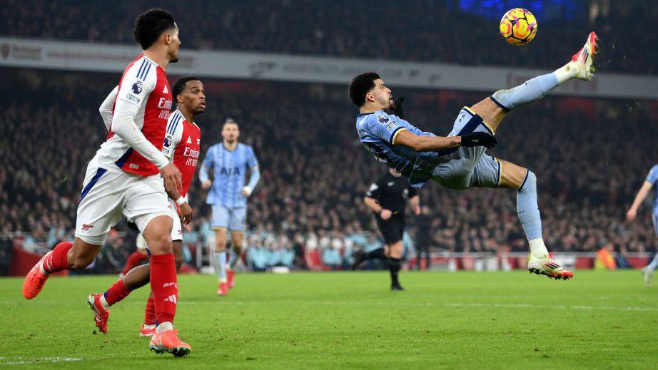 Dominic Solanke attempts an overhead kick for Spurs versus Arsenal