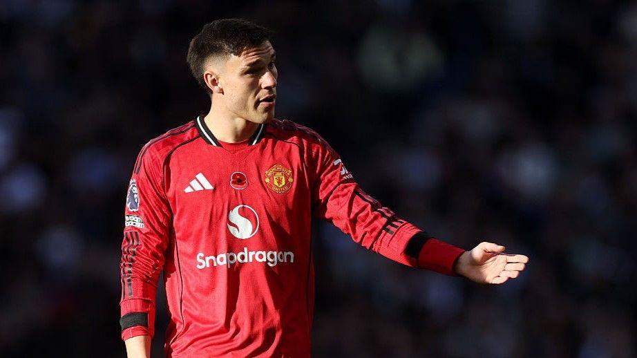 Manchester United midfielder Manuel Ugarte