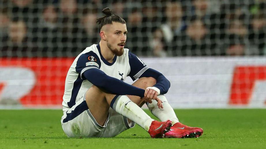 Radu Dragusin sat on the pitch while playing for Tottenham