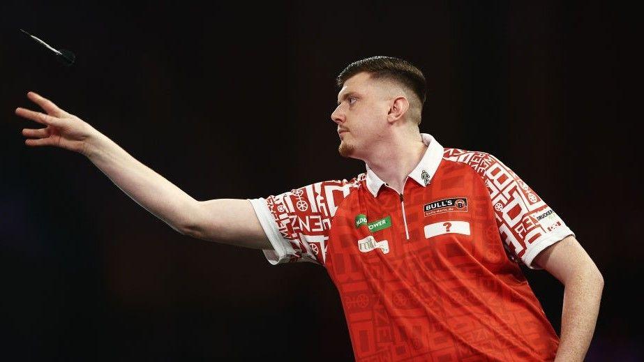 Niko Springer in action at the Hungarian Darts Trophy