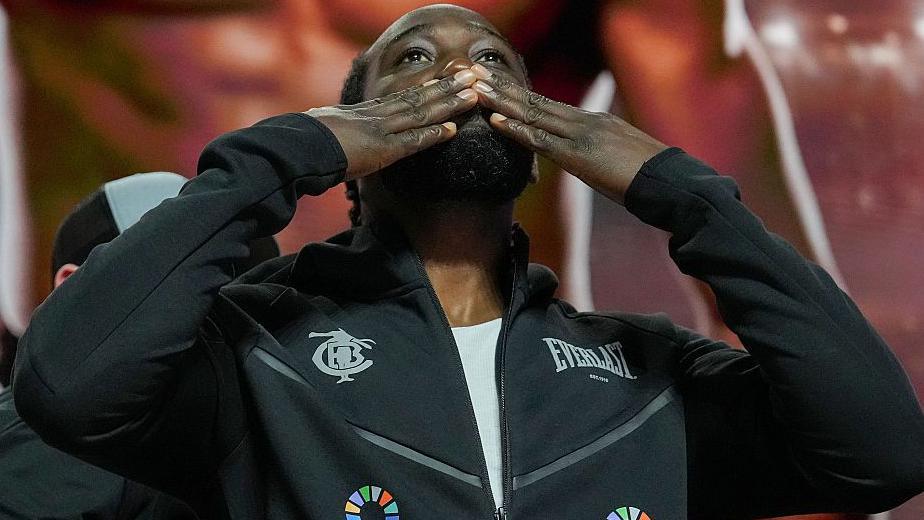 Terence Crawford blows kisses to nan crowd