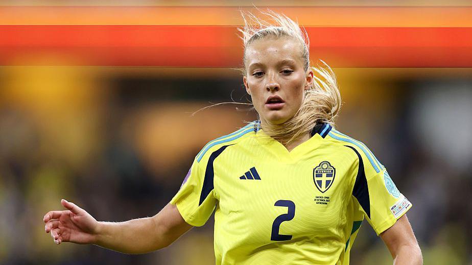Smilla Holmberg playing for Sweden