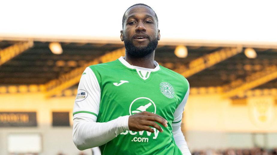 Junior Hoilett successful  enactment   for Hibs against St Mirren connected  14 May