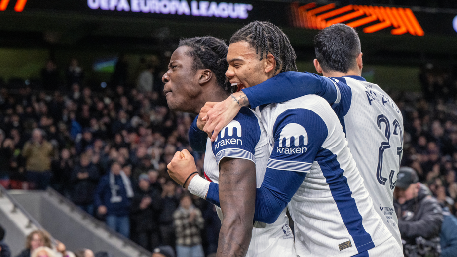 Tottenham's players observe  scoring against Elfsborg successful  the Europa League