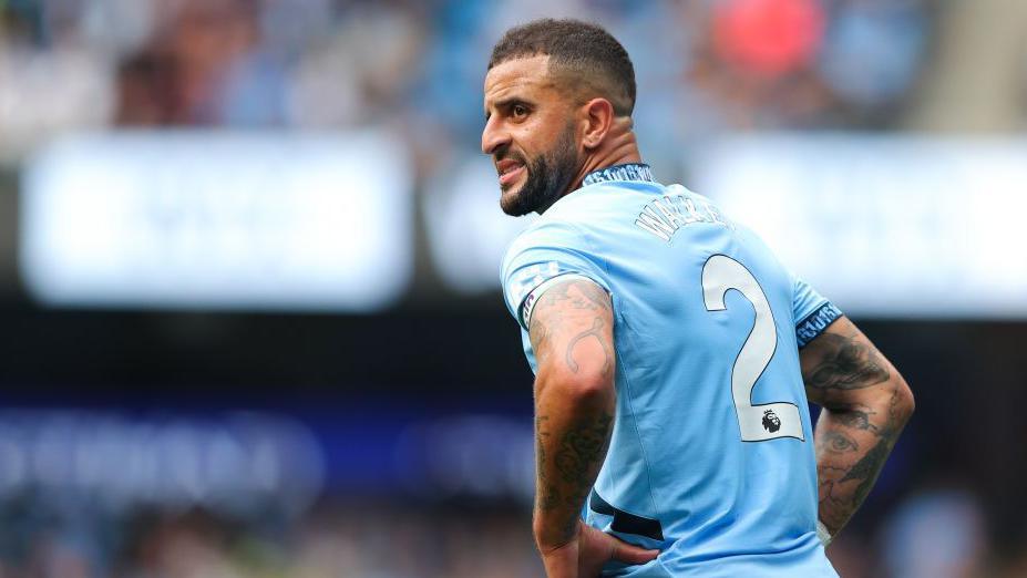 Man City news: Kyle Walker and leading by example - BBC Sport