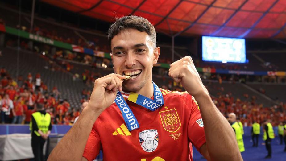 Martin Zubimendi with his Spain Euro 2024 winners' medal