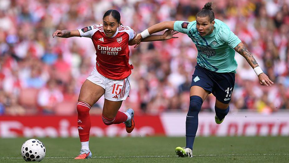 Olivia Smith of Arsenal is challenged by Elena Linari of London City Lionesses