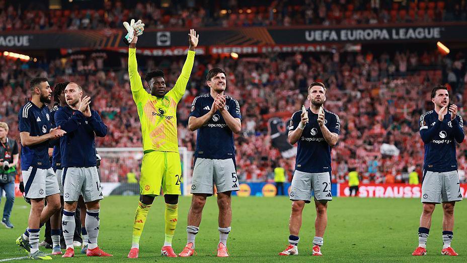 Manchester United players acknowledge their fans after the 3-0 Europa League victory over Athletic Bilbao at San Mames Stadium
