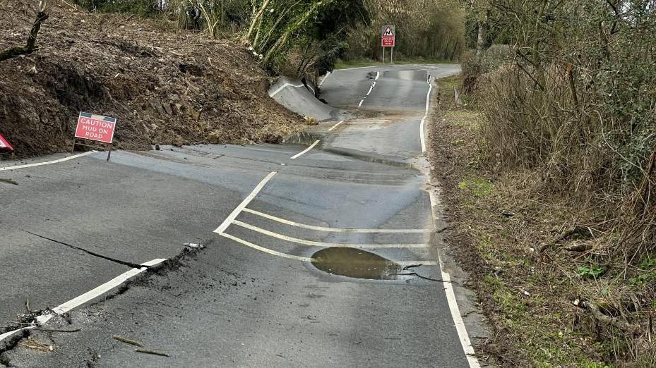 Wonky road in Lyneham