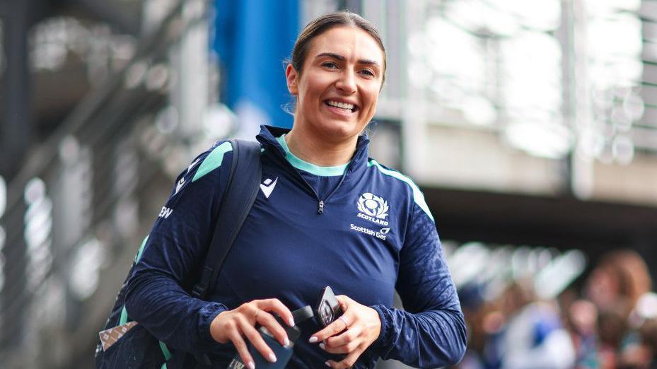 Emma Wassell joined her Scotland colleagues at the Six Nations meeting with Ireland in April