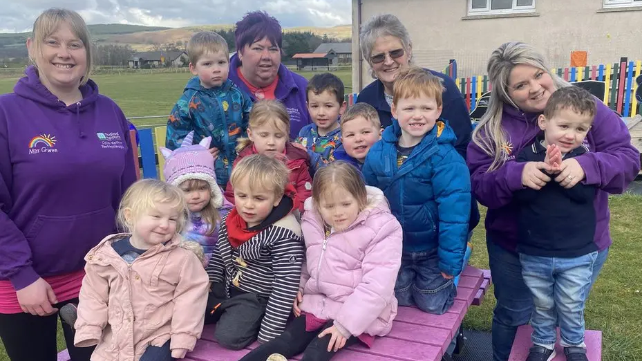 staff a phlant cylch meithrin Pontrhydfendigaid