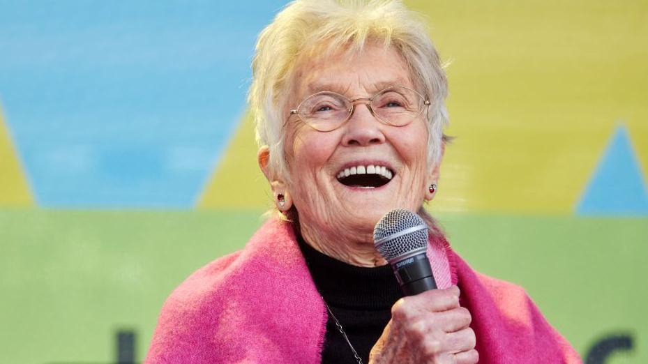 Peggy Seeger performing at We Invented the Weekend