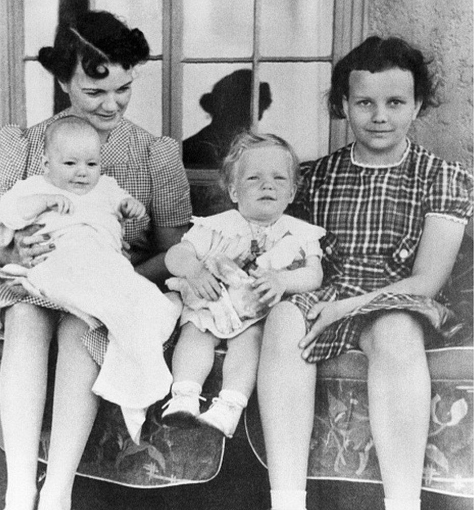 Sandra Day O'Connor as a child with her family