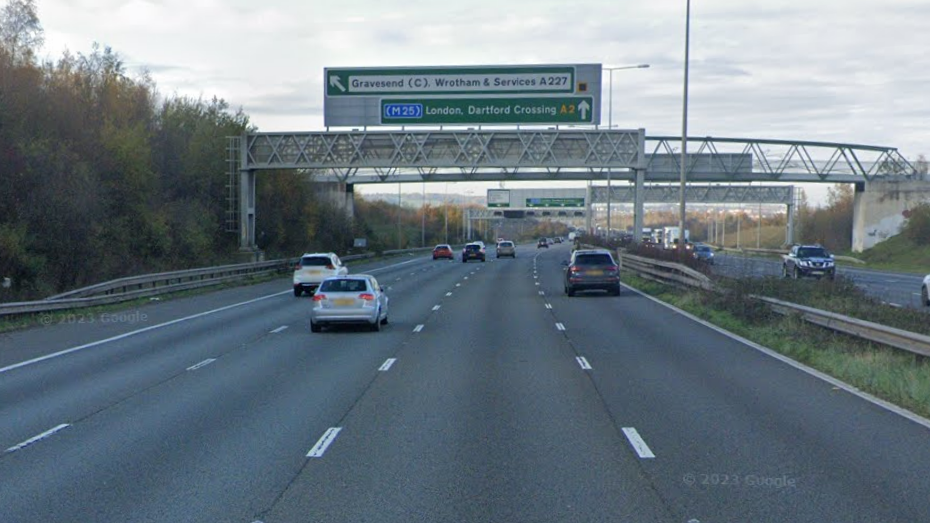 A Google Street image of the London-bound carriageway of the A2 approaching Gravesend. The road has a hand-full of silver and dark-coloured cars on it and the green sign for London, the Dartford Crossing and Gravesend is overhead.