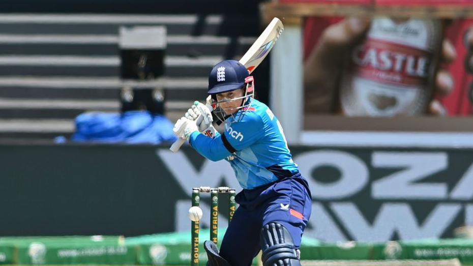 Tammy Beaumont batting against South Africa