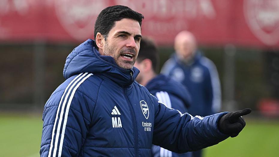 Arsenal manager Mike Arteta 'happy' to interact with fans but has felt  'exposed' - BBC Sport