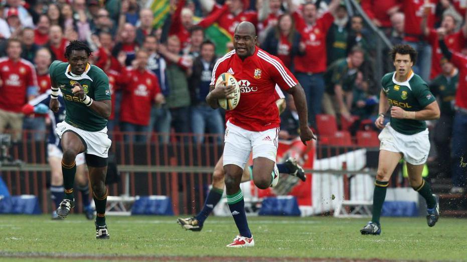 Ugo Monye scores a try against the Springboks