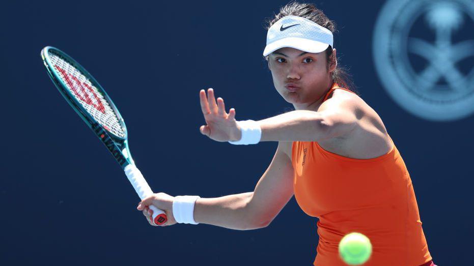 Emma Raducanu prepares to play forehand