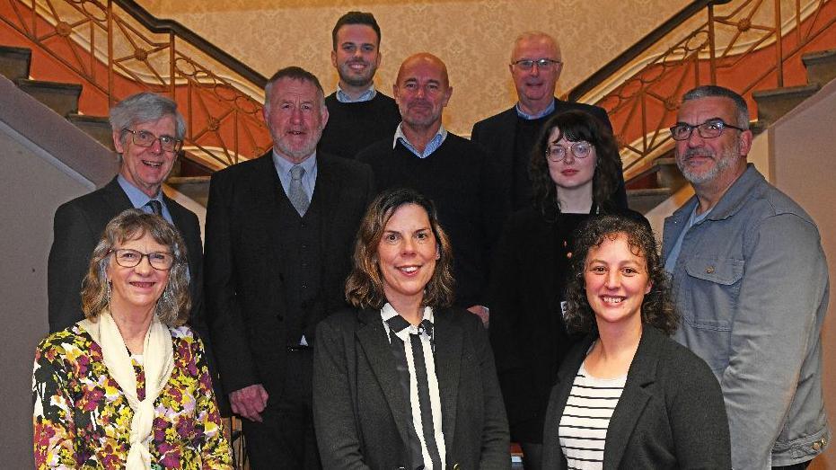 Aelodau o Gabinet newydd Cyngor Gwynedd