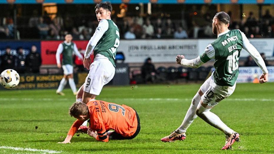 Hibs' Martin Boyle scores