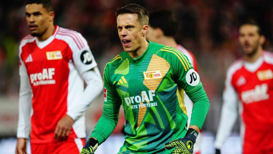 Alexander Schwolow in action for Union Berlin