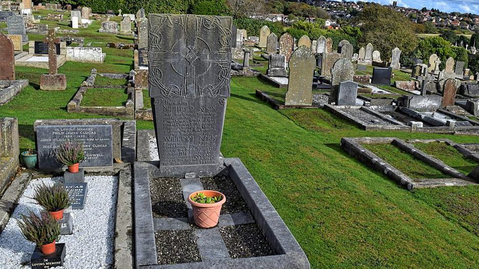 Archibald Knox's grave