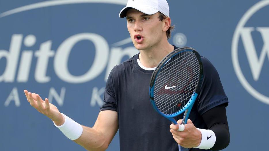 Jack Draper playing at the Cincinnati Open