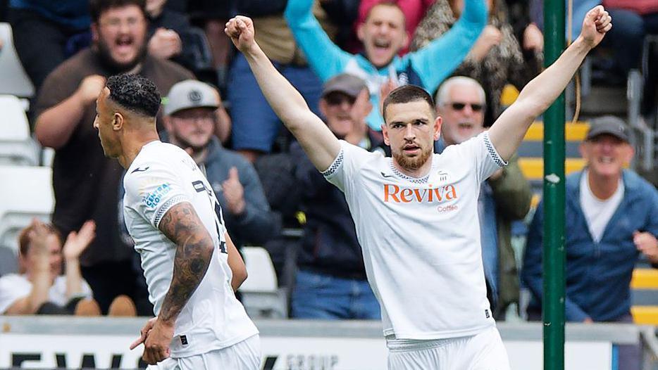 Adam Idah and Zan Vipotnik celebrate against Charlton 