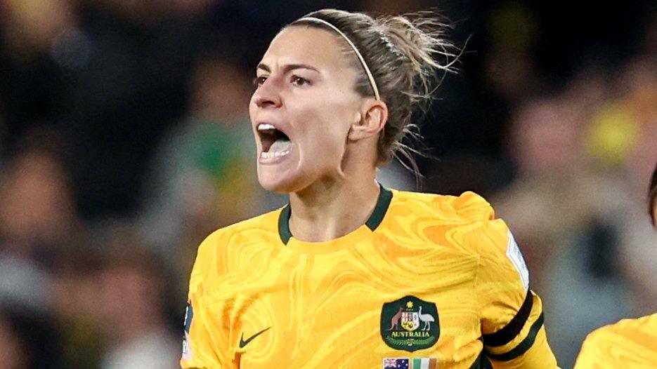 Steph Catley celebrates her penalty