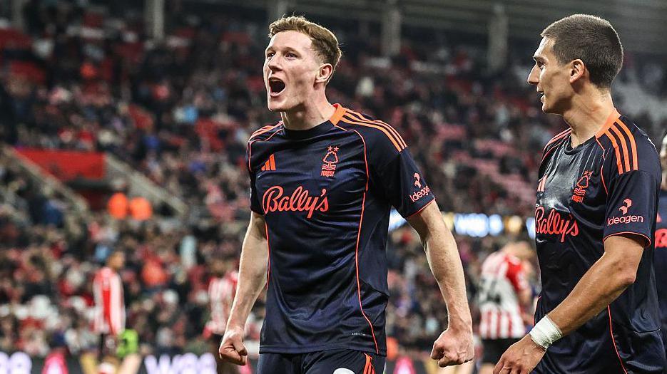 Elliot Anderson celebrates