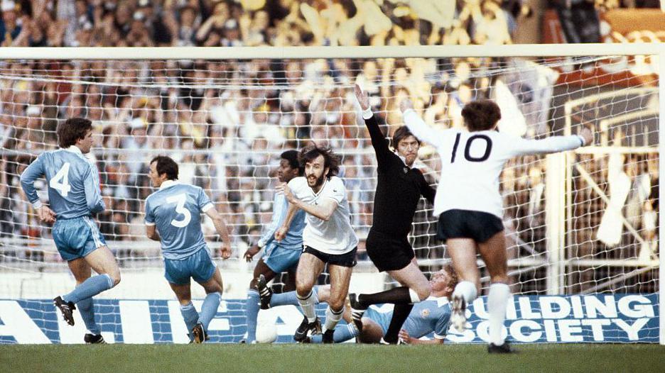 Ricky Villa celebrates