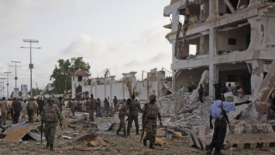 Security forces secure scene after suicide attack in Mogadishu 26/07/2015