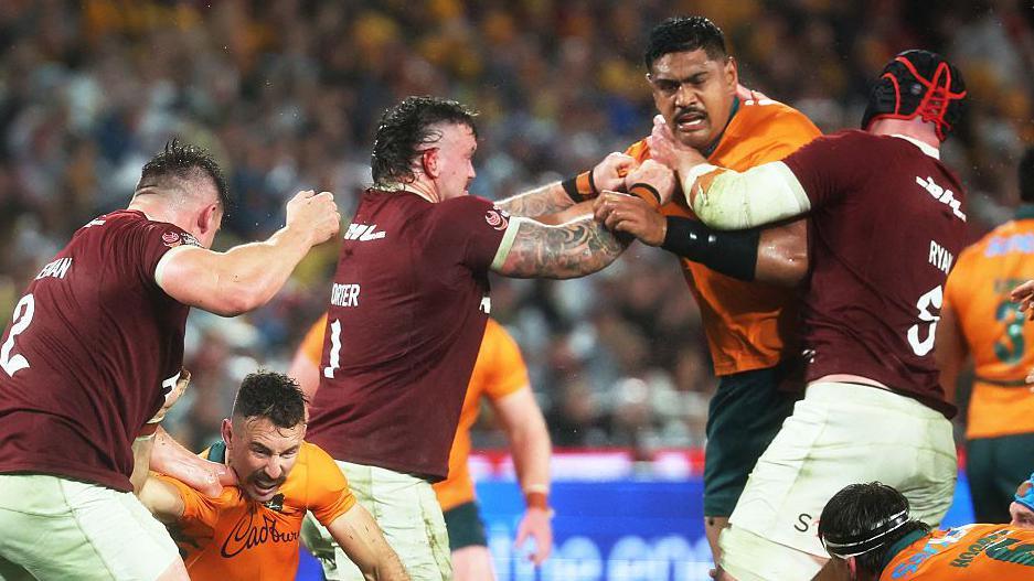 Will Skelton gets to grip with some Lions players