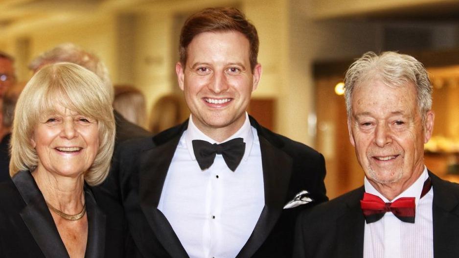 Alf Wight’s children Rosie Page (L) and Jim Wight (R) with the actor Nicholas Ralph, who plays their “father” James Herriot in the popular Channel 5 adaptation of All Creatures Great and Small