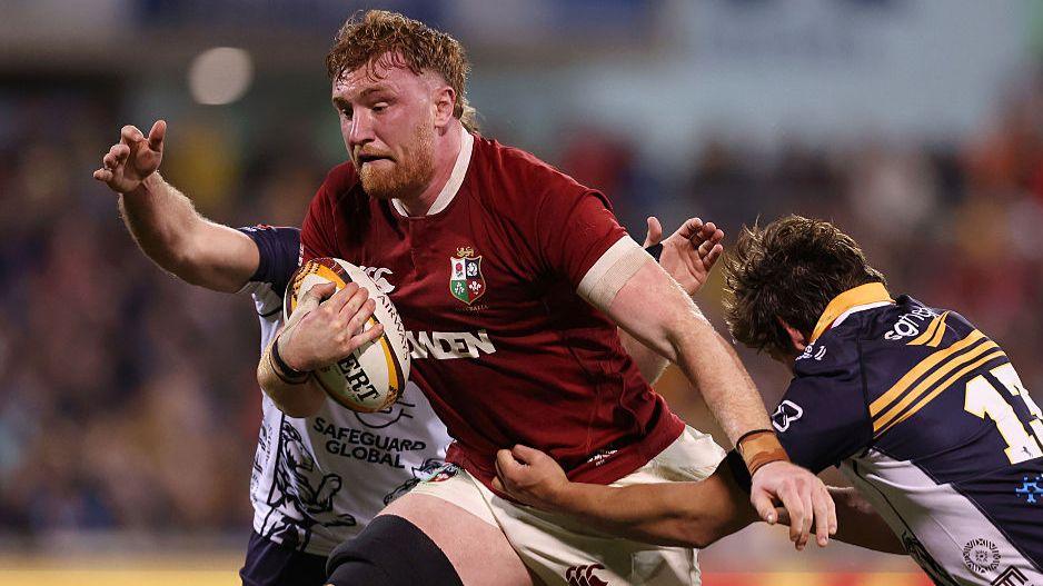 Ollie Chessum running with the ball
