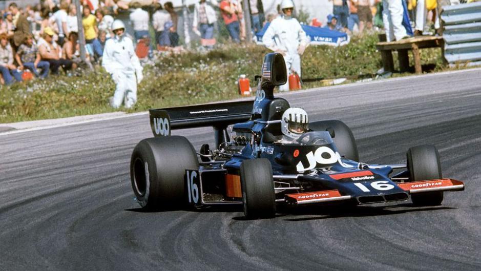 Tom Pryce yn rasio