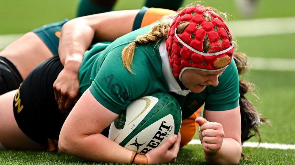 Aoife Wafer scoring a try in Ireland's recent victory over Australia 