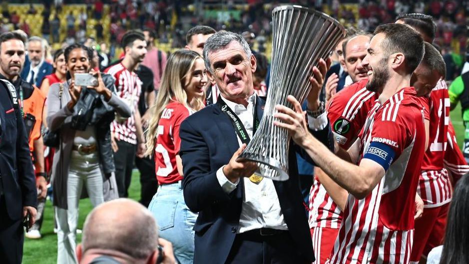 Jose Luis Mendilibar (left) with the Conference League trophy