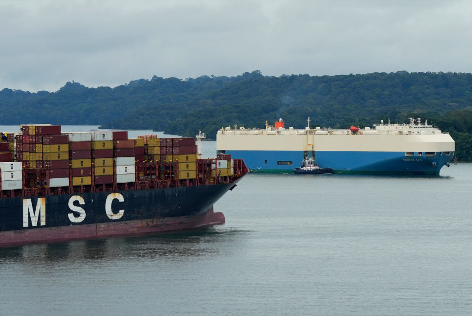 Two container ships on the Panama Canal