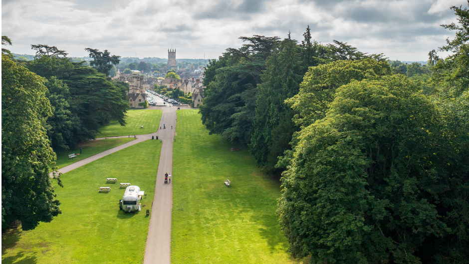 Protest as Cirencester Park introduces access charge - BBC News