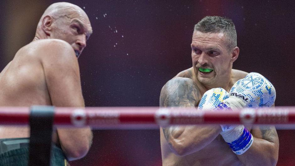 Oleksandr Usyk fights Tyson Fury