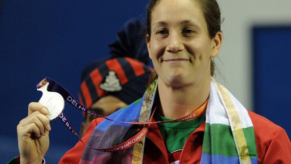 Michaela Breeze shows off her silver medal at the Commonwealth Games in Delhi